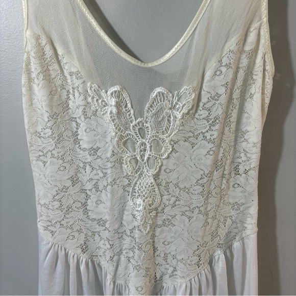 Vintage Victoria’s Secret 80s/early 90s ivory white nightgown with lace. Small - Picture 3 of 10
